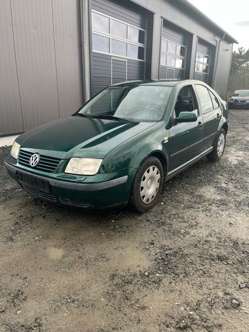 Volkswagen Bora 1.6 *AUTOMATIK*KLIMAAUTOMATIK*SZ