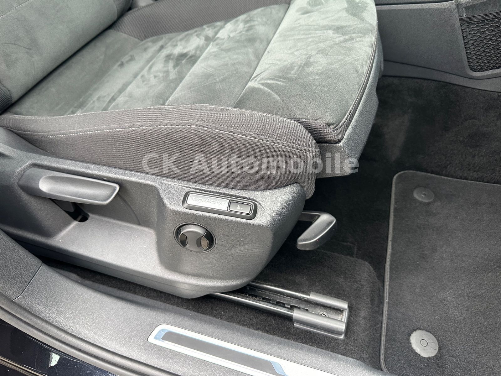 Fahrzeugabbildung Volkswagen Tiguan 2.0TDI Highline BMT 4Motion/DSG/Navi/LED