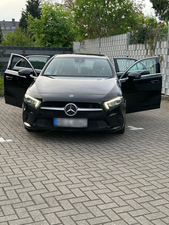 Image of Mercedes-Benz E 220