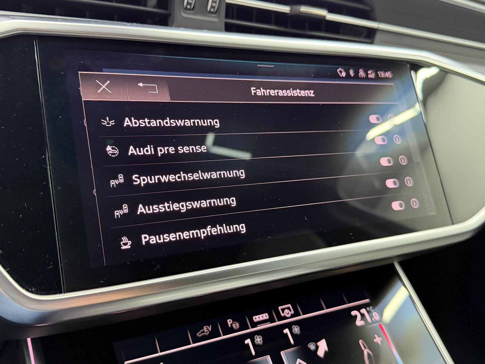 Fahrzeugabbildung Audi A6 55 TFSIe quattro S-LINE+/MATRIX HD/PANO/B&O