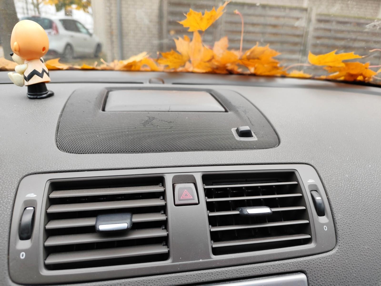 Volvo V50 2010 — photo 7