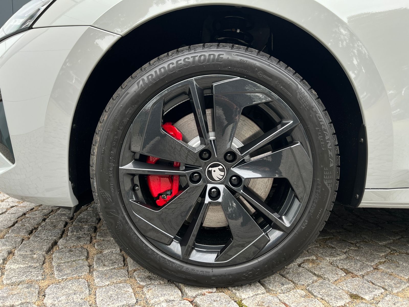 Fahrzeugabbildung SKODA Octavia Combi RS 2,0 TSI DSG *AHK, ACC, Matrix,