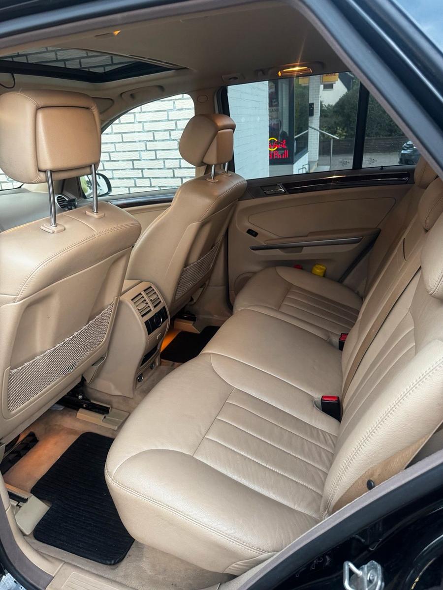Mercedes-Benz ML280 2006 — вигляд ззаду