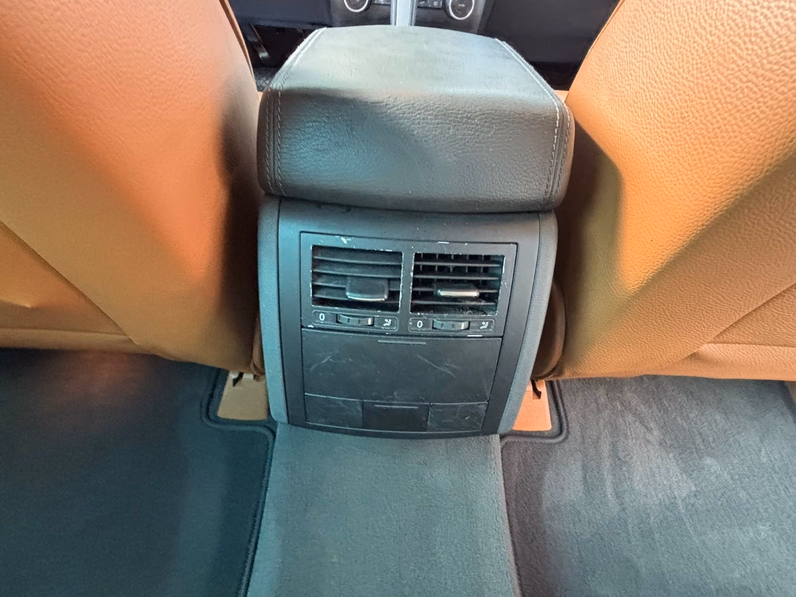 Volkswagen Touareg 2004 — photo 26
