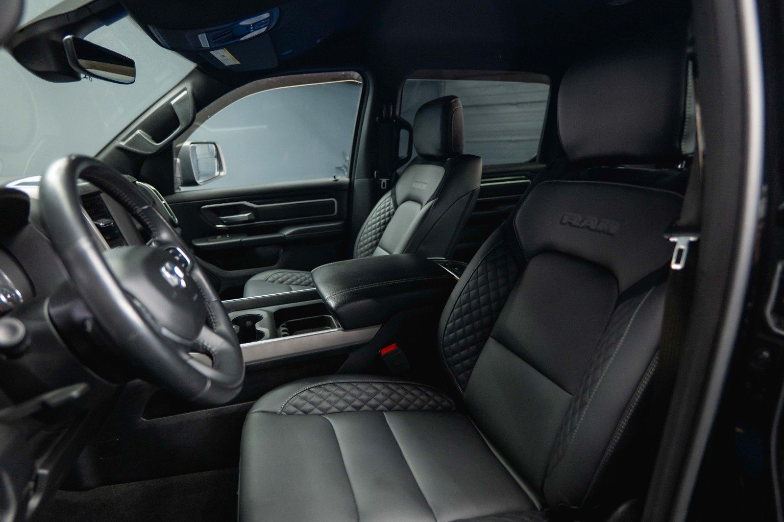 Fahrzeugabbildung Dodge RAM 5.7 V8 HEMI 4x4 BLACK Limited Longbed 19%