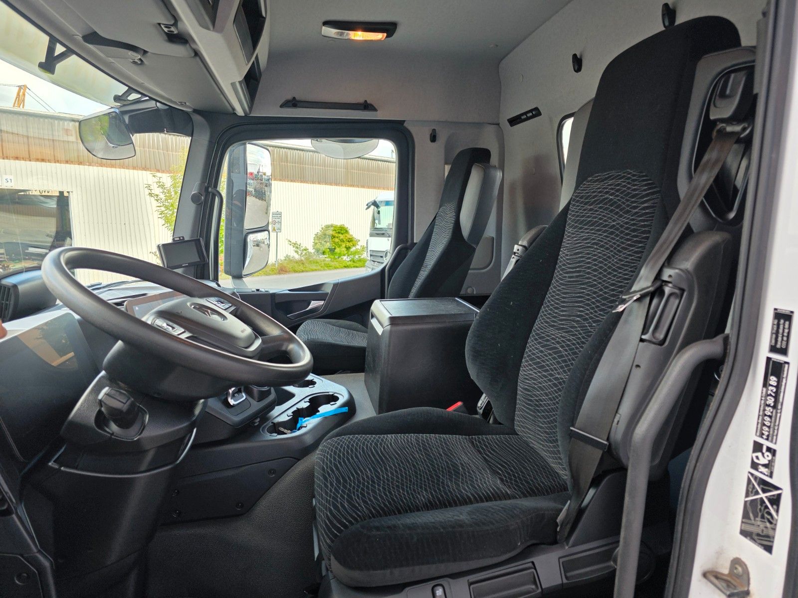 Fahrzeugabbildung Mercedes-Benz Arocs 1835 KK Heckkran Atlas 126.3E-A3L Funk
