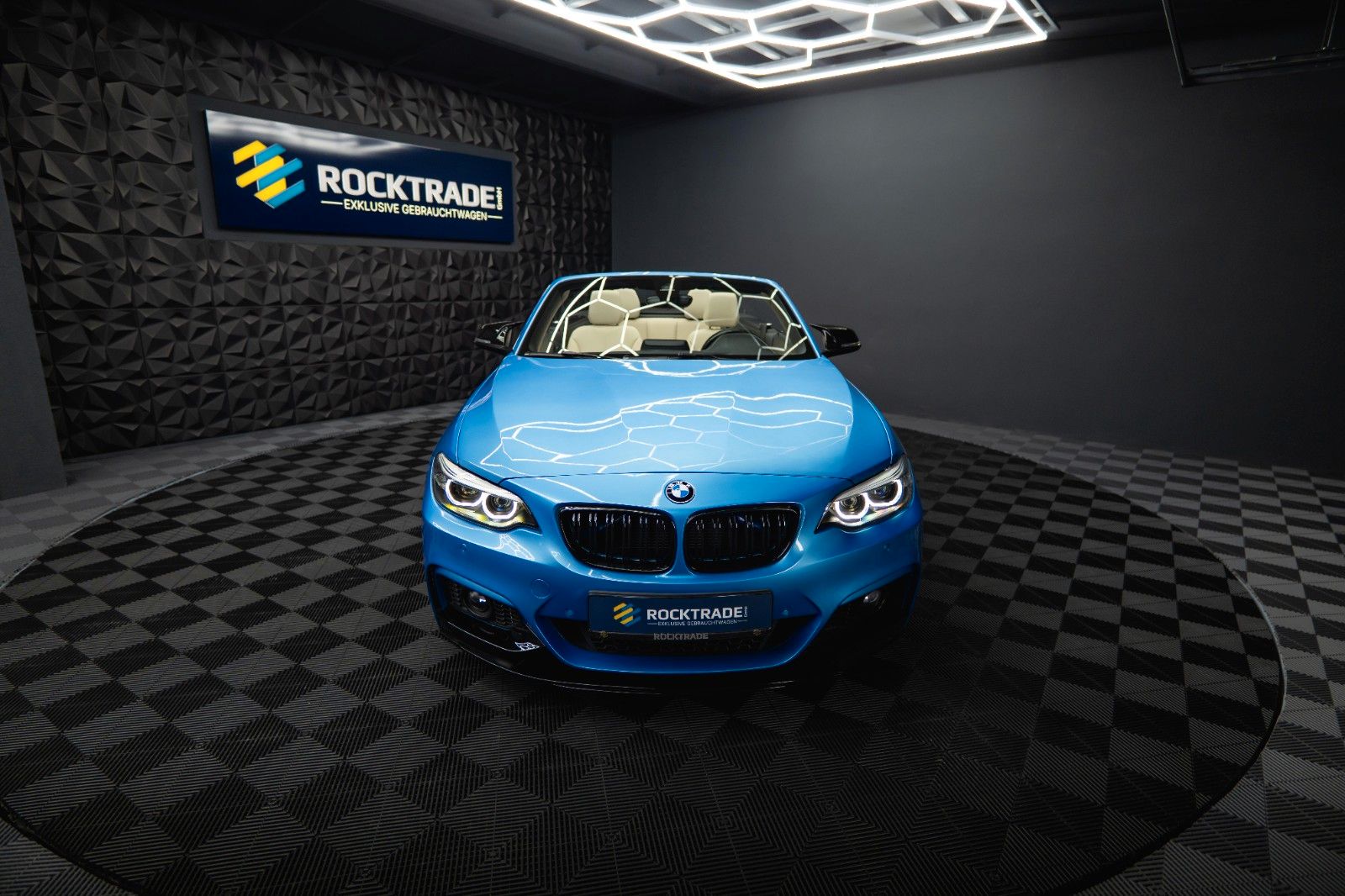 Fahrzeugabbildung BMW 230i Cabrio M-Sport Performance Shadow Line LED