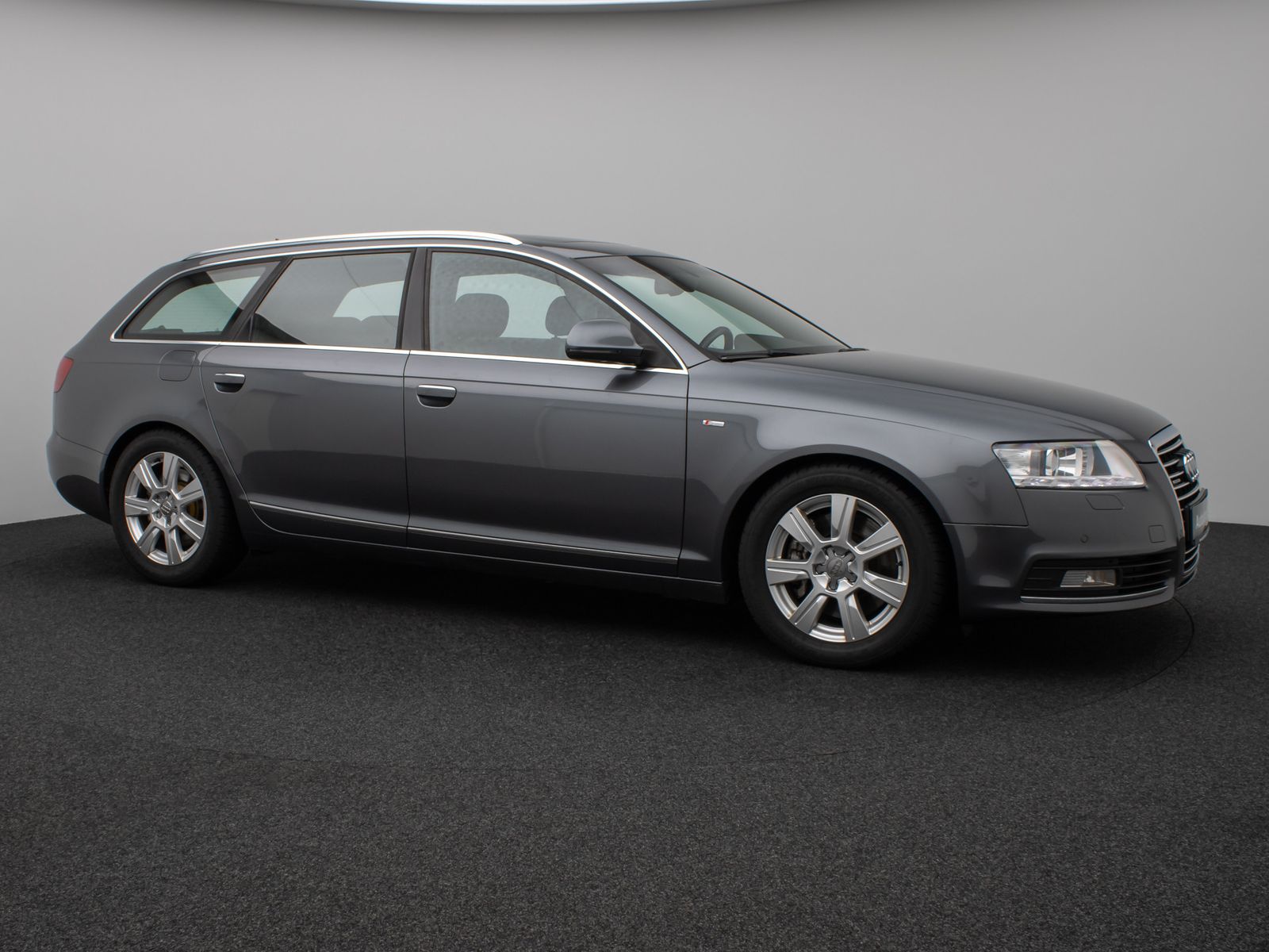Fahrzeugabbildung Audi A6 Avant 2.7 TDI quattro S Line Glasdach Xenon