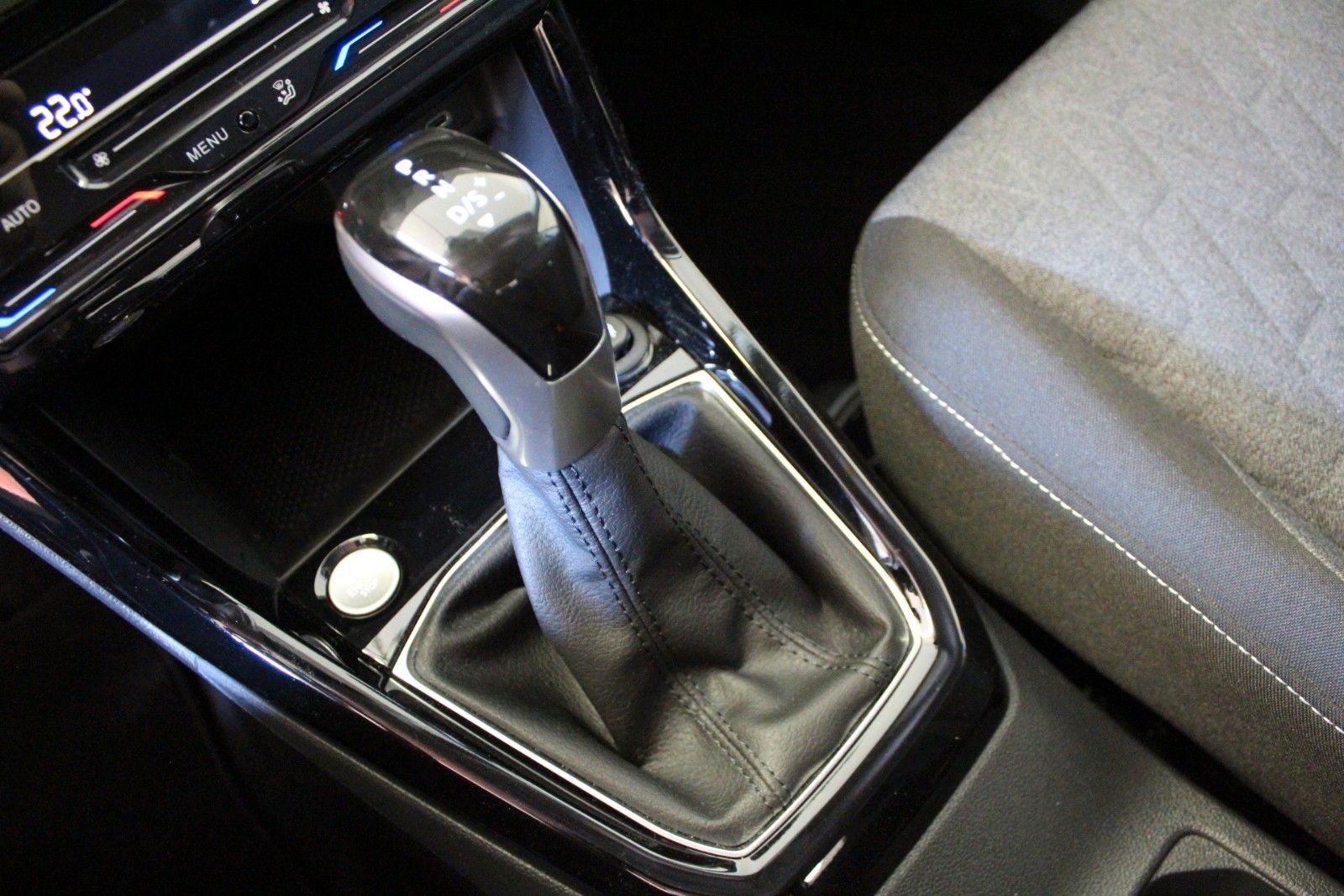 Fahrzeugabbildung Volkswagen T-Cross 1.0 TSI DSG *Sitzhzg*Kamera*