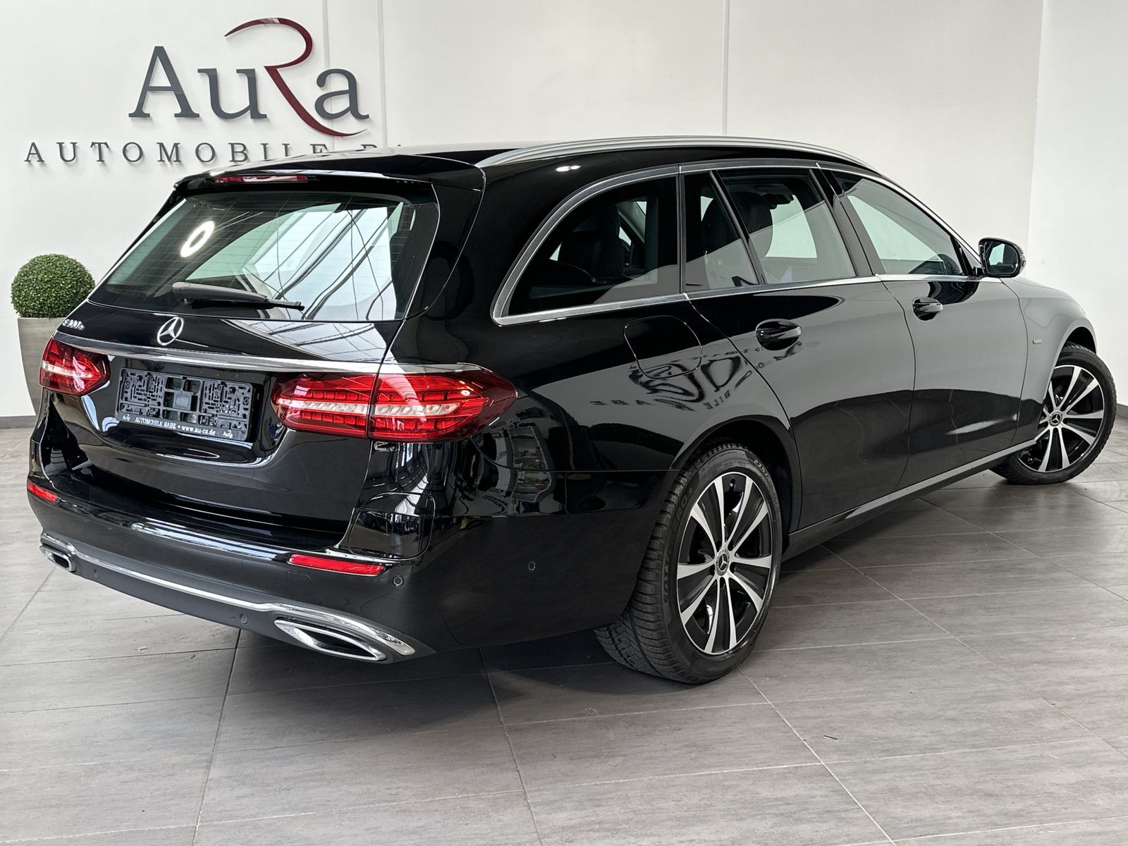 Fahrzeugabbildung Mercedes-Benz E 300e T Avantgarde NAV+LED+PANO+WIDESCREEN+KAM