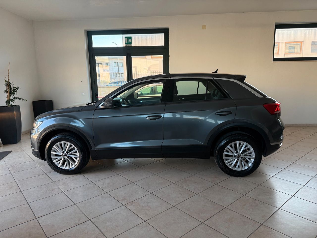 Volkswagen T-Roc 2.0 TDI SCR 150 CV Business Blu imagem 2