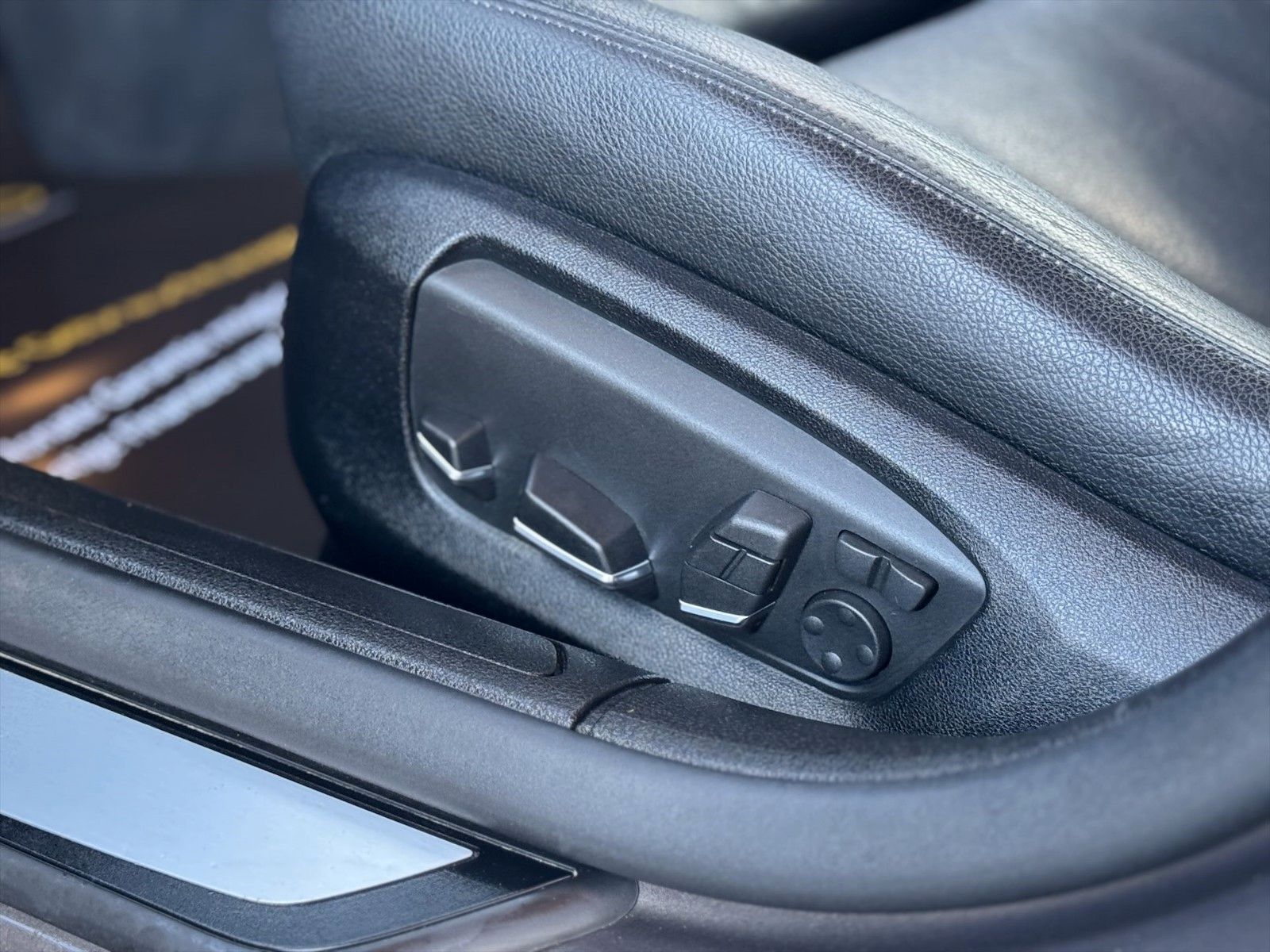 Fahrzeugabbildung BMW 750i xDrive *Bi-Xenon*Top Zustand*Kamera*Memory*