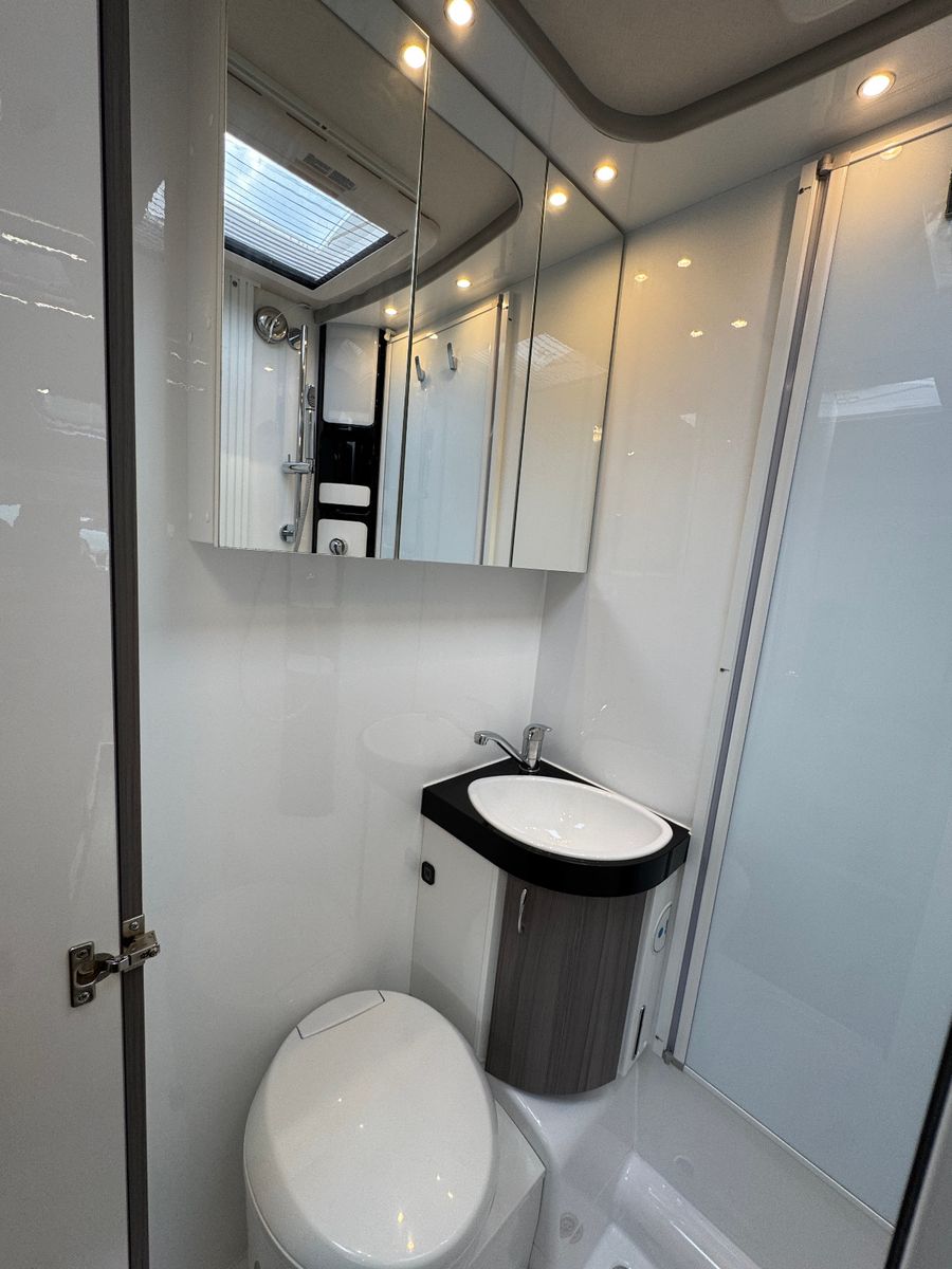Fahrzeugabbildung Hobby T 65 HKM OPTIMA ON TOUR IC-LINE MAXXAIR BEARLOCK