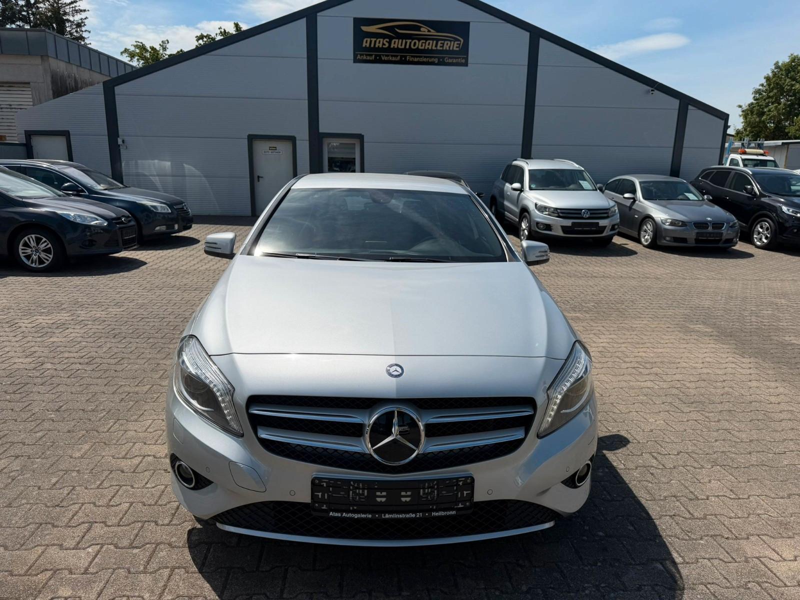 Mercedes-Benz A220 Automatik Bi-Xenon Navigation SHZ PDC ACC