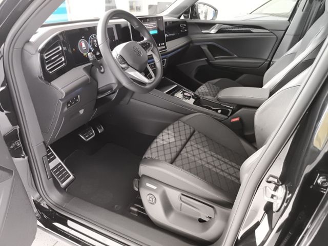 Fahrzeugabbildung Volkswagen Tiguan 1.5 eTSI DSG R-Line STANDHZG HD-MATRIX-LE