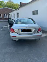 Mercedes-Benz E 220 d AVANTGARDE Autom. AVANTGARDE - Mercedes-Benz E 220 von privat