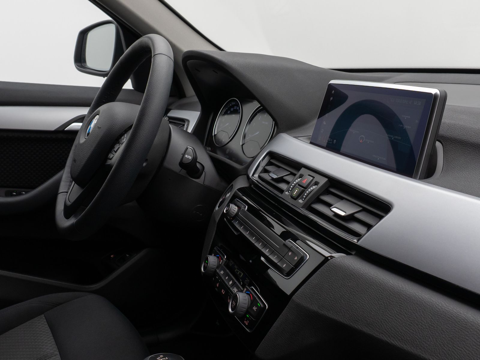 Fahrzeugabbildung BMW X1 xD25e Parkassist DAB Navi Geschwindigkeitsreg