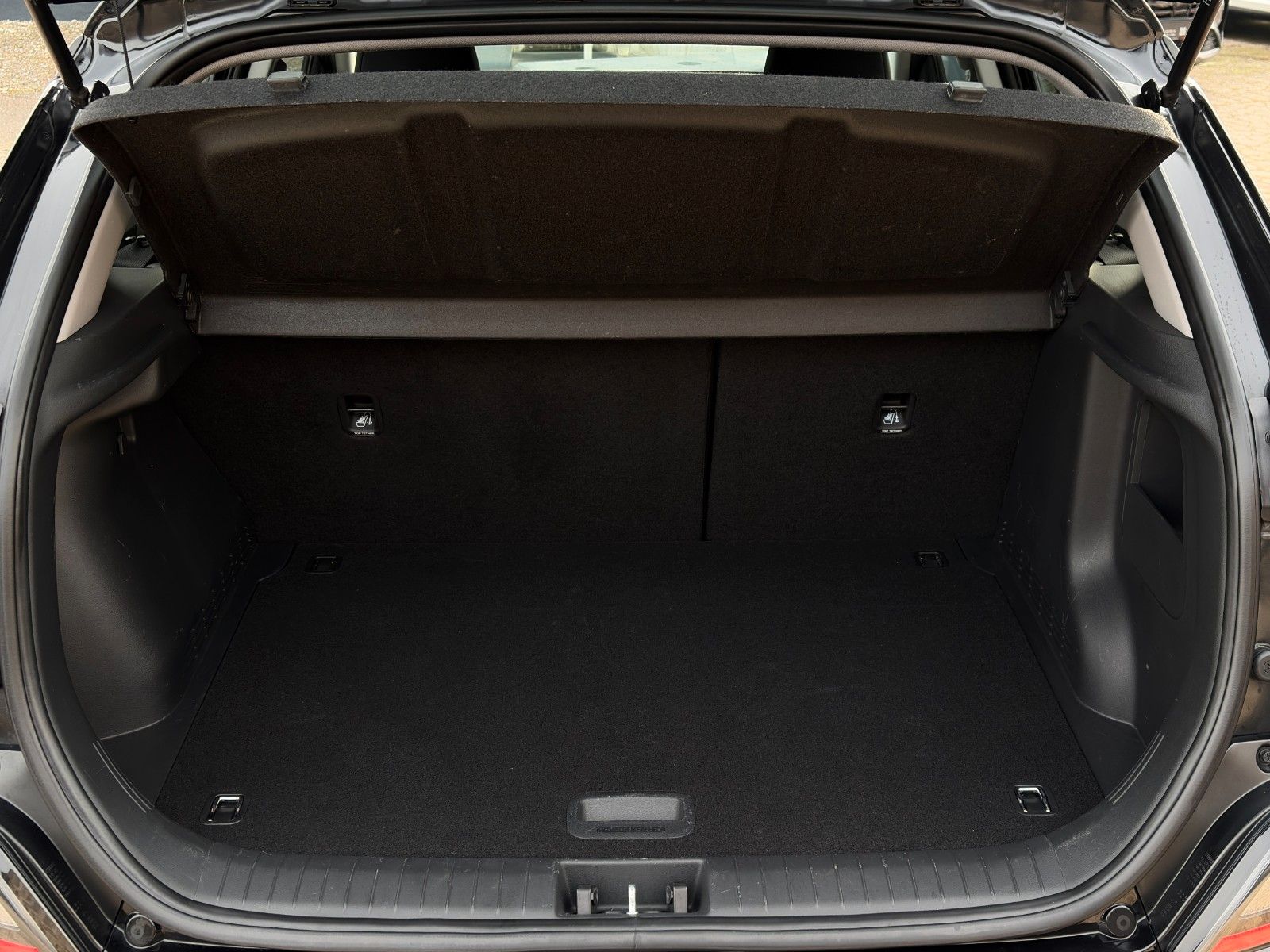 Fahrzeugabbildung Hyundai KONA E Select ACC LHZ SHZ LKAS PDC CarPlay Kam