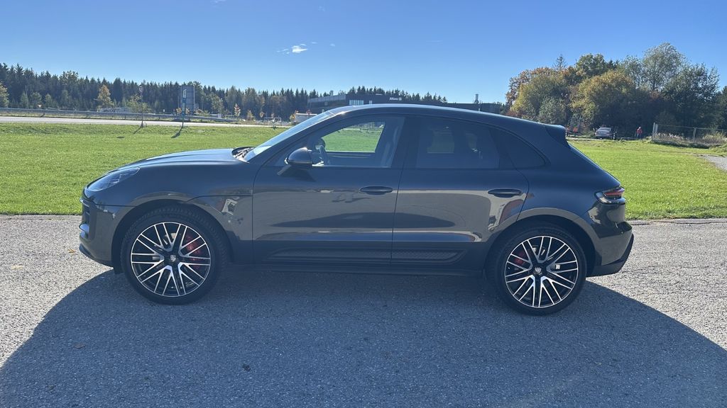 PORSCHE Macan 2023