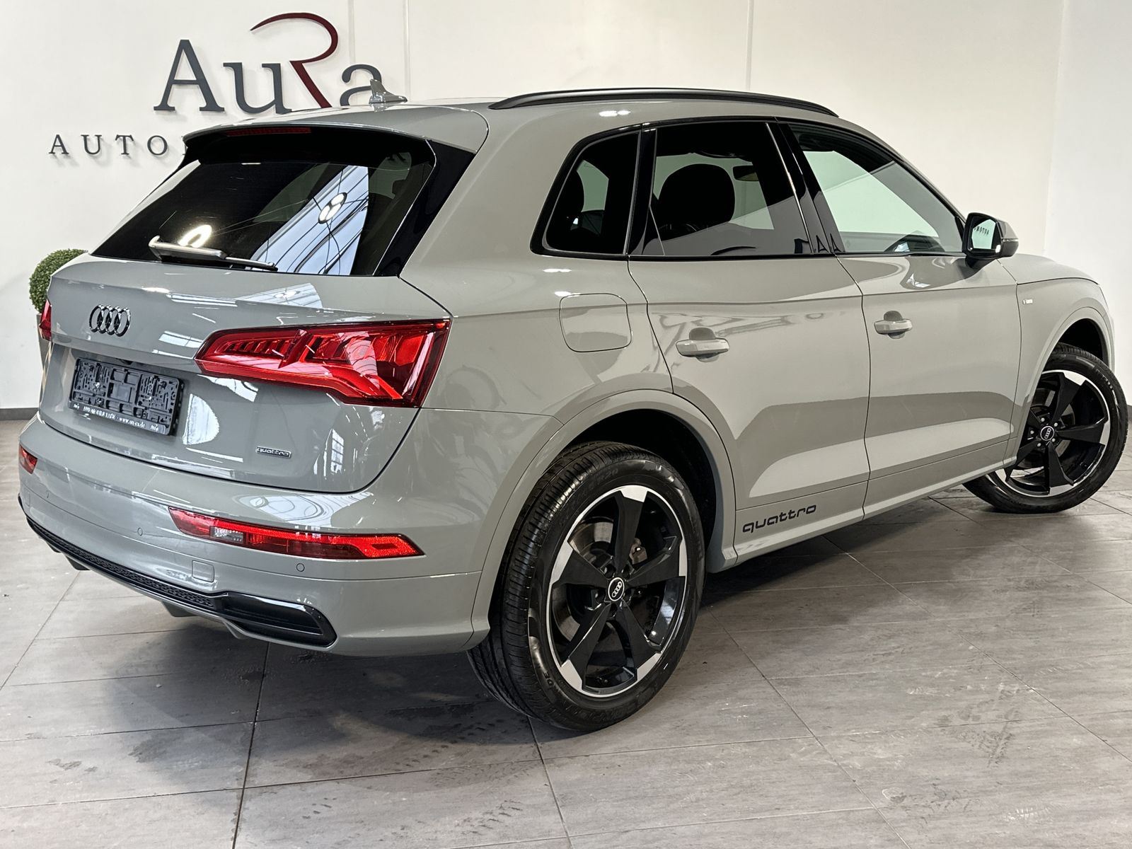 Fahrzeugabbildung Audi Q5 50 TFSIe Qu S-Line NAV+XEN+PANO+KAM+20ZO+DAB