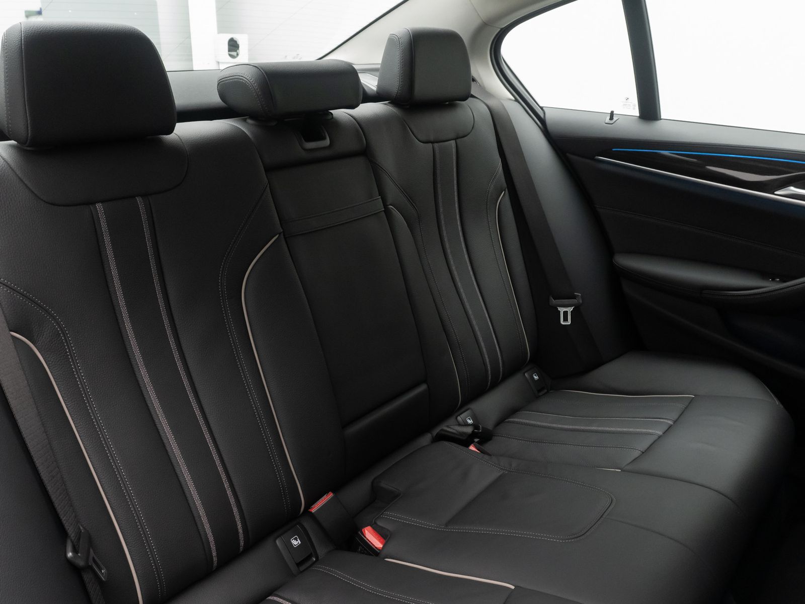 Fahrzeugabbildung BMW 530e Luxury Line ACC Laser 360° HUD DAB Sport