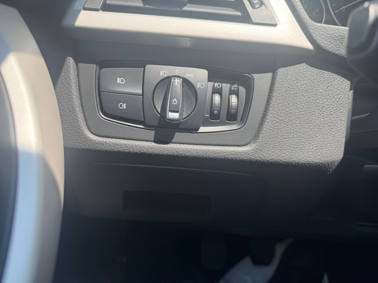 Fahrzeugabbildung BMW 318 Baureihe 3 Lim. 318 d xDrive Navi+Bluetooth