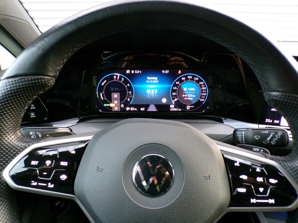 Fahrzeugabbildung Volkswagen Golf VIII 1,4 GTE DSG *LEDMatrix*NAVI*DigitalCoc