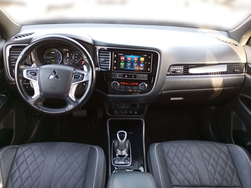 Fahrzeugabbildung Mitsubishi Outlander Plug-in Hybrid Intro 2.4 4WD AHK WR