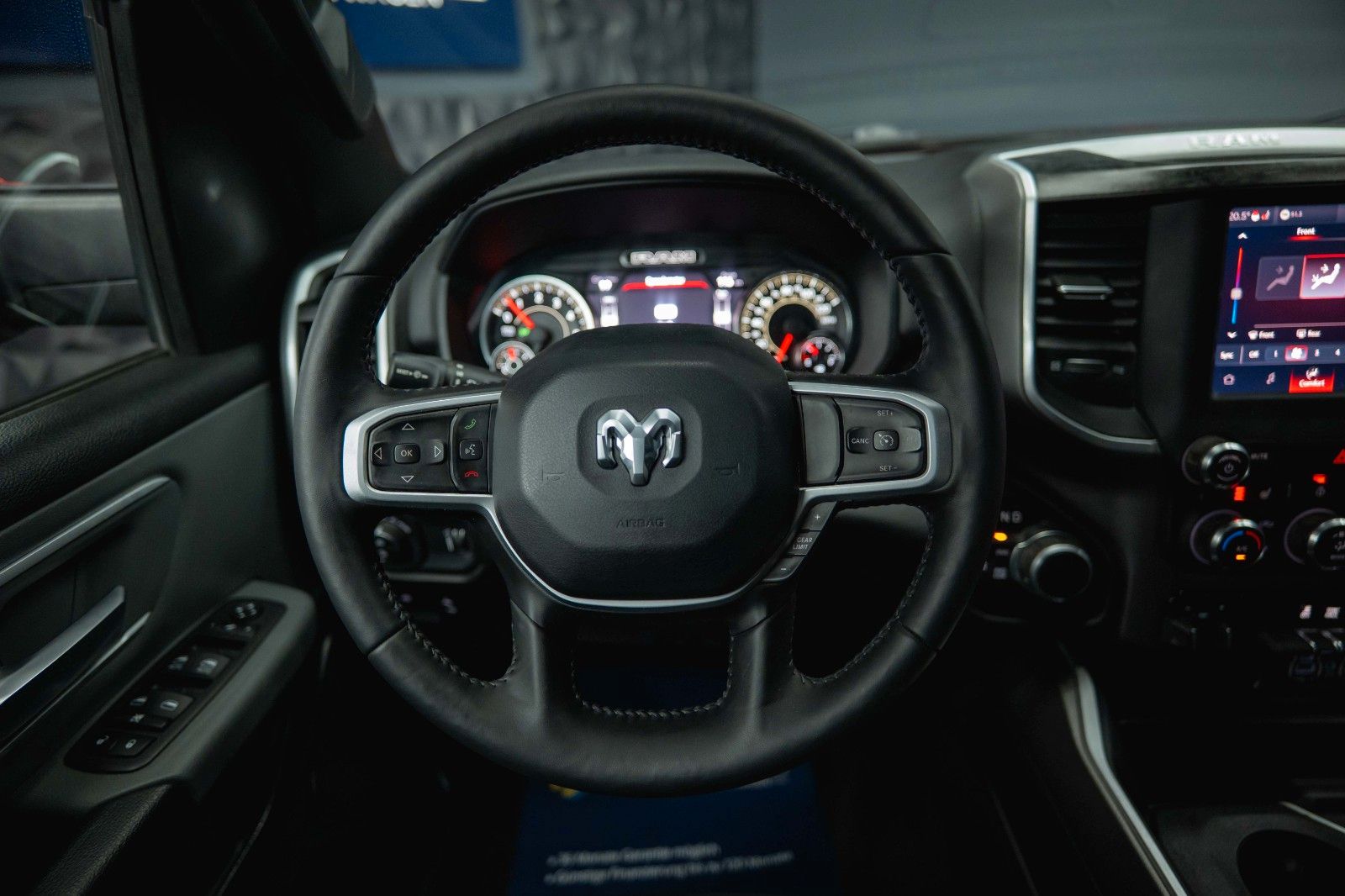 Fahrzeugabbildung Dodge RAM 5.7 V8 HEMI 4x4 OFFROAD Night-Paket *LED*19%