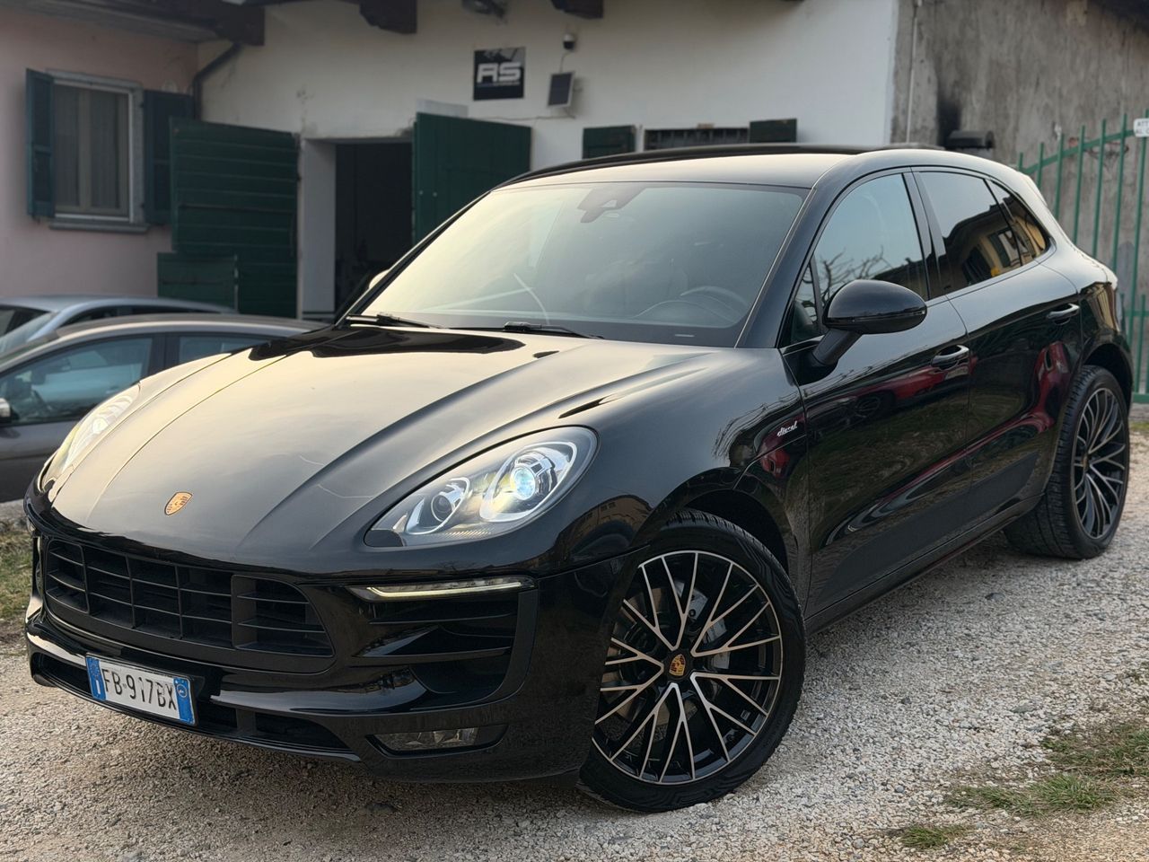PORSCHE Macan