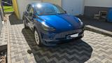 Tesla Model Y  Long Range Dual Motor AWD AHK blau/weiß - blaue Tesla Model Y