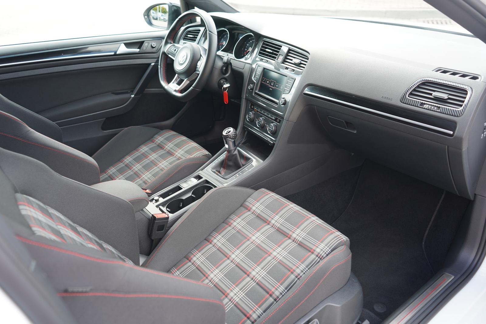 Volkswagen Golf VII 2.0 GTI Sitzheizung Klimaaut. PDC AHK