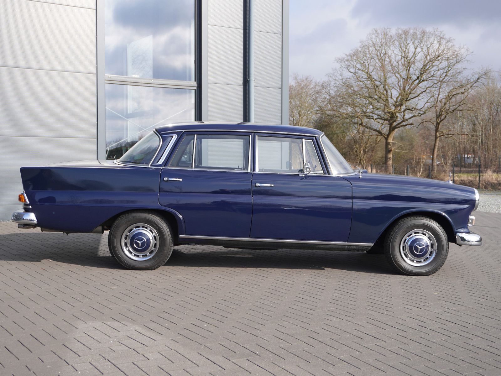 Fahrzeugabbildung Mercedes-Benz 200