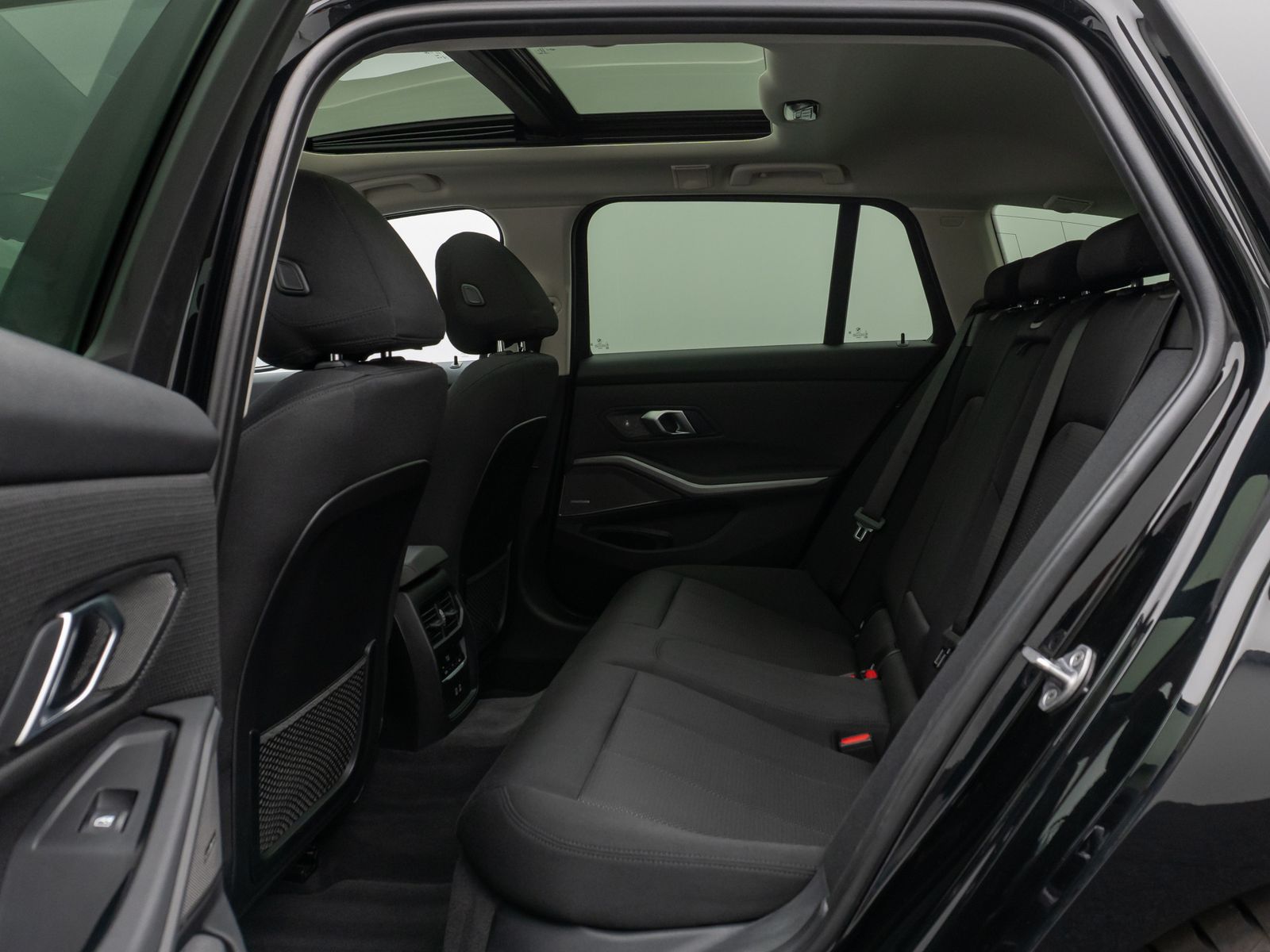 Fahrzeugabbildung BMW 330d Panorama Kamera H/K DAB Komfort Alarm LED