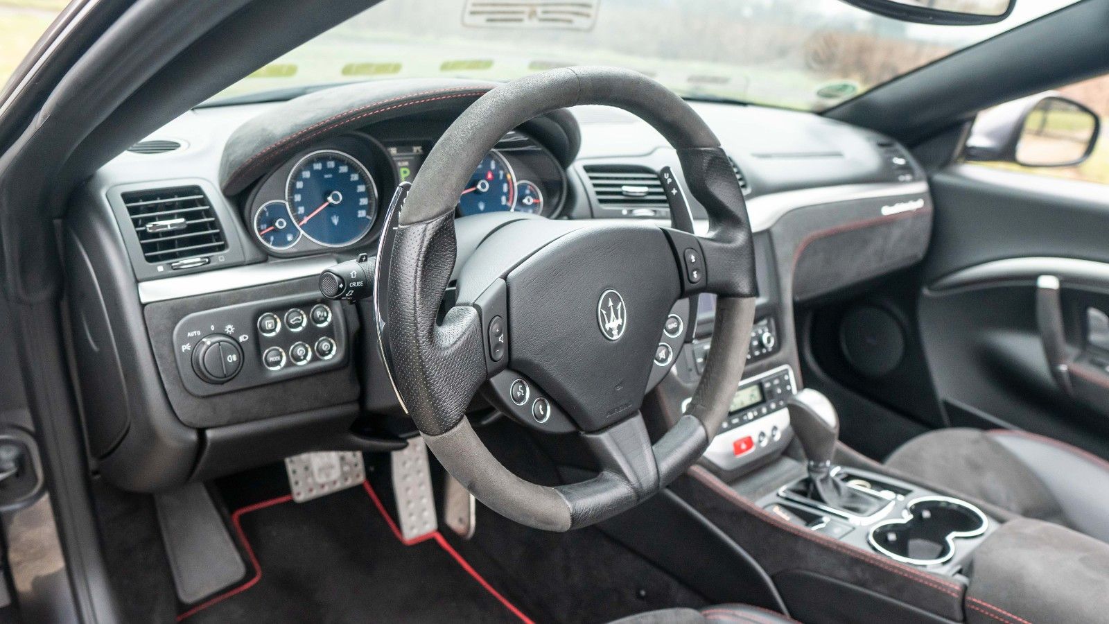 Fahrzeugabbildung Maserati GranCabrio 4.7 V8 Sport/Deutsch/SH lückenlos