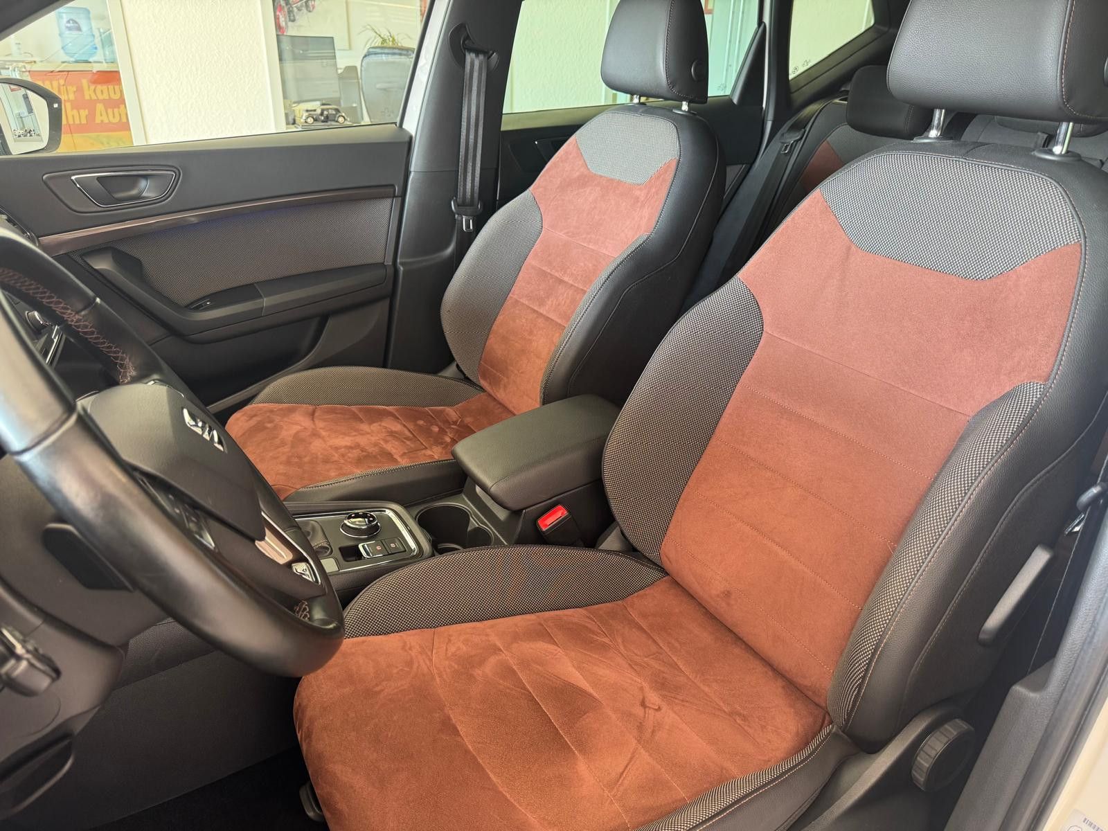 Fahrzeugabbildung SEAT Ateca Xcellence 4Drive/NAVI/KLIMA/LED