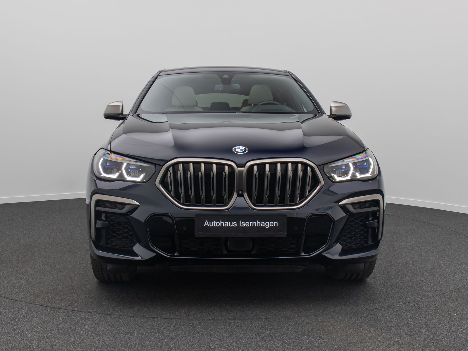 Fahrzeugabbildung BMW X6 M50i Panorama Laser 360°HUD B&W SoftCL 22Zoll