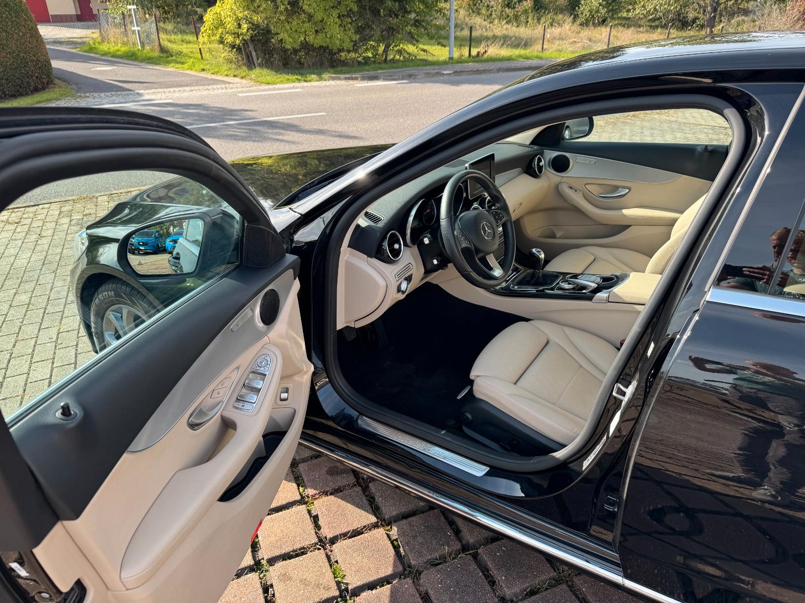 Mercedes-Benz C 180  Limousine Avantgarde mit LED
