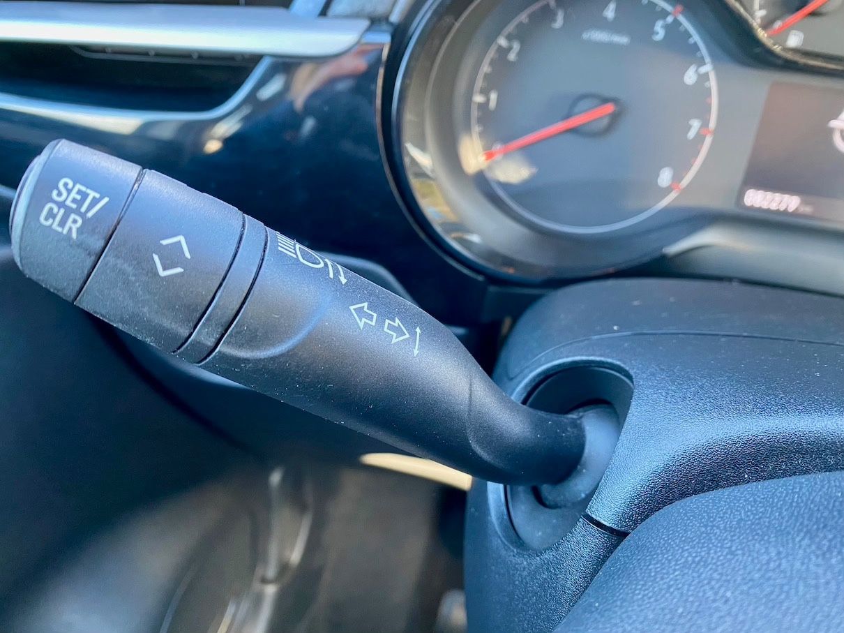 Fahrzeugabbildung Opel Corsa 1.2 Edition KLIMA SHZ GZJR NAVI CARPLAY