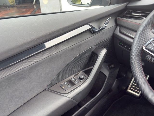 Fahrzeugabbildung SKODA Octavia Combi RS Edition 2.0 TSI 180 kW *Navi*