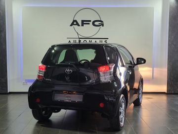 Toyota IQ - 5