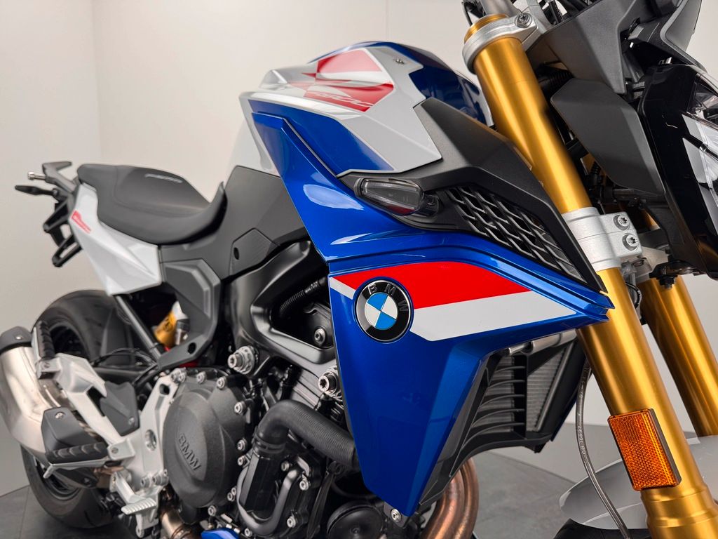 Fahrzeugabbildung BMW F900 R *NEUWERTIG *VOLL *1.HAND