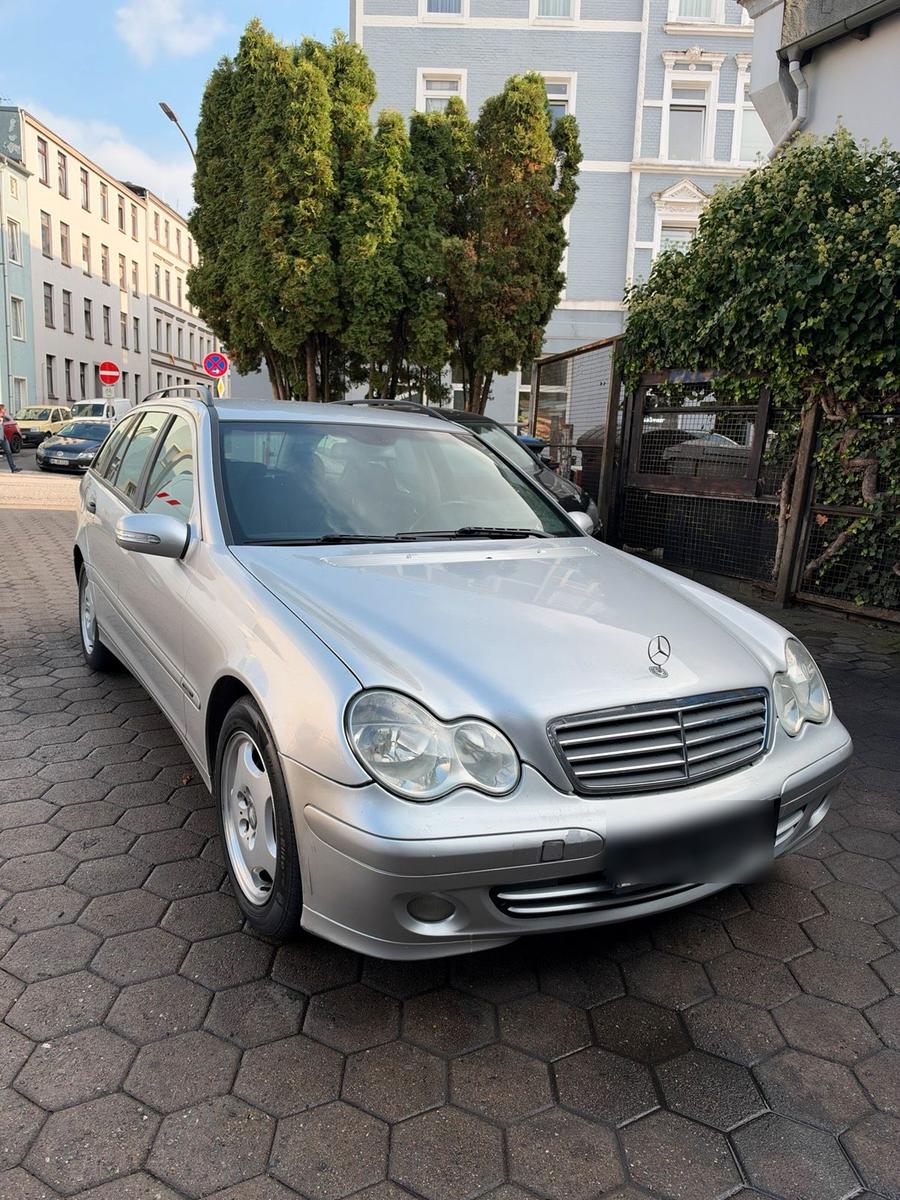 Mercedes-Benz C200 2005 — rear view