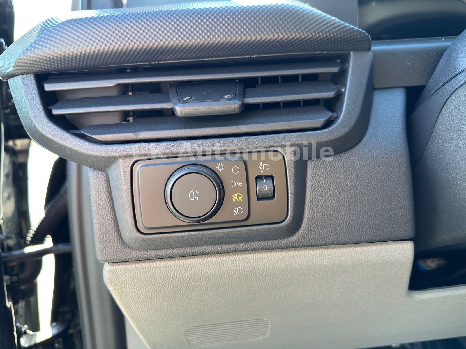 Fahrzeugabbildung Ford Transit Custom Kombi 320 L2 AWD Trend/9 Sitze
