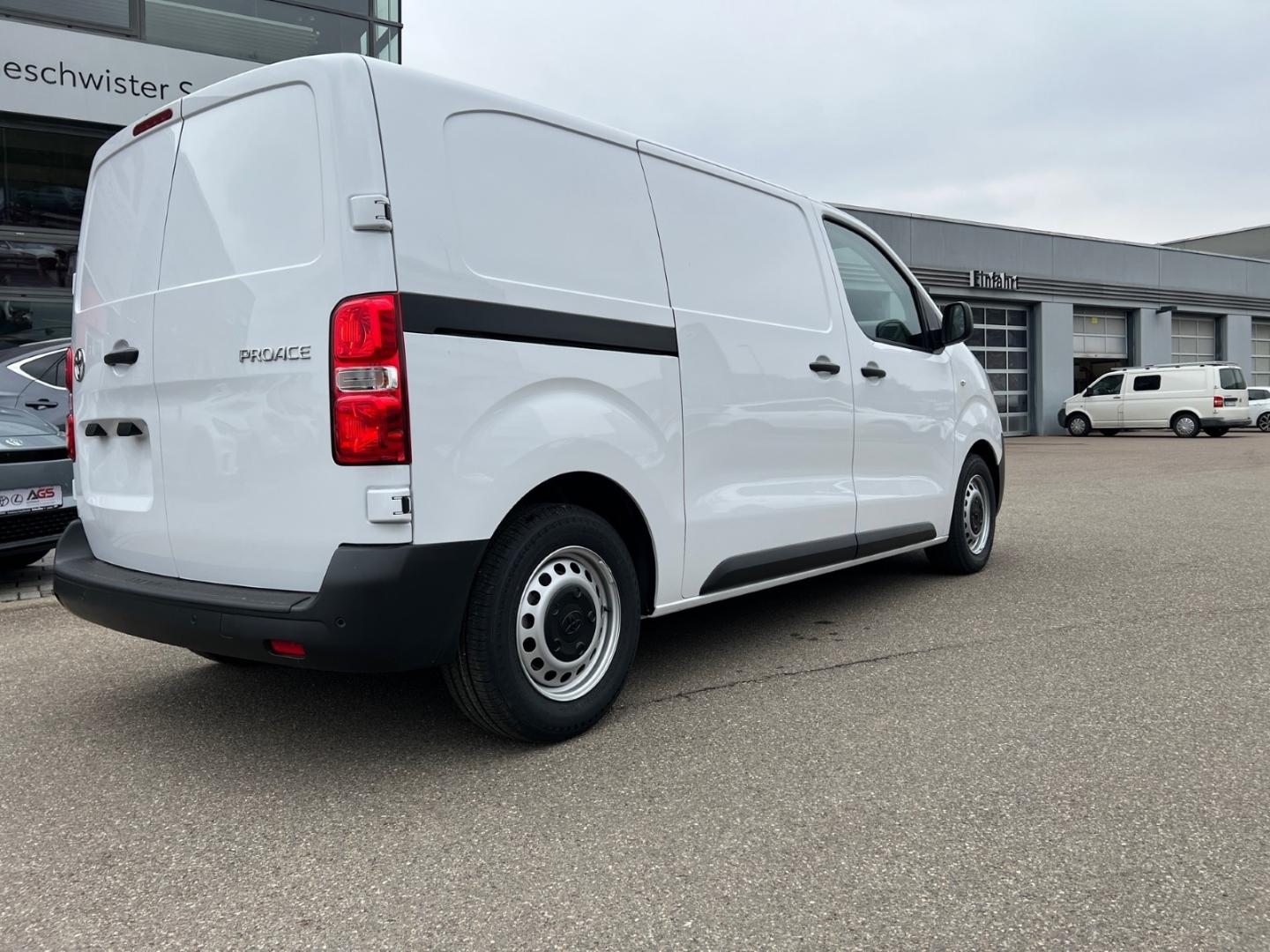 Toyota Proace 1,5L D Schaltgetriebe 120 PS Work L1