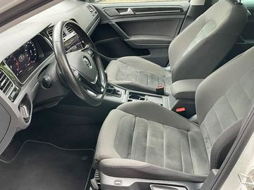 Volkswagen Golf - 10