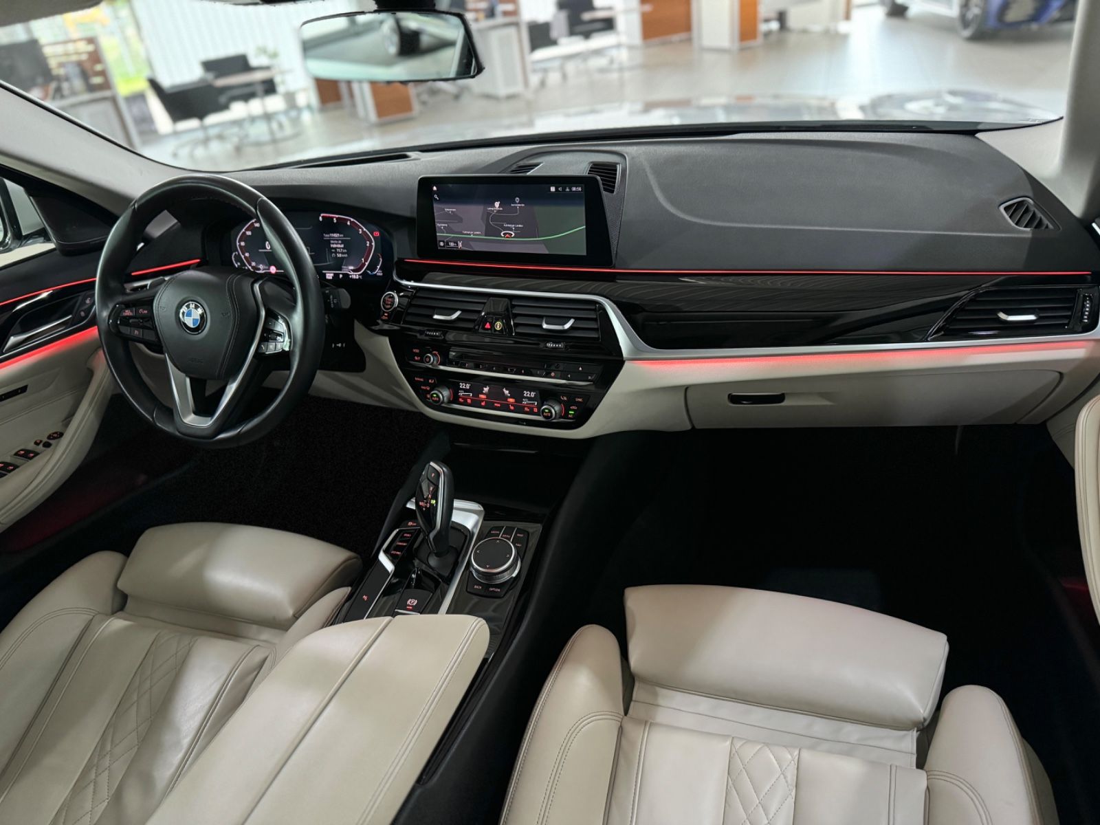 Fahrzeugabbildung BMW 540d xD SportLine Panorama Kamera HUD H/K SoftCl