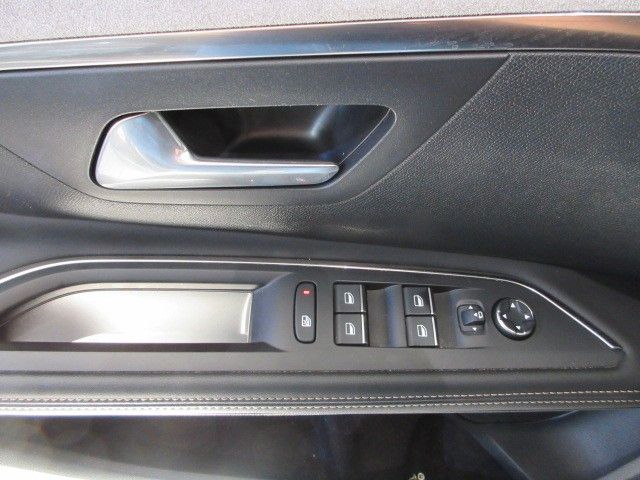 Fahrzeugabbildung Peugeot 5008 GT 1.5D NAVI/LED/SHZ/LEDER/MASSAGE/PARKASS