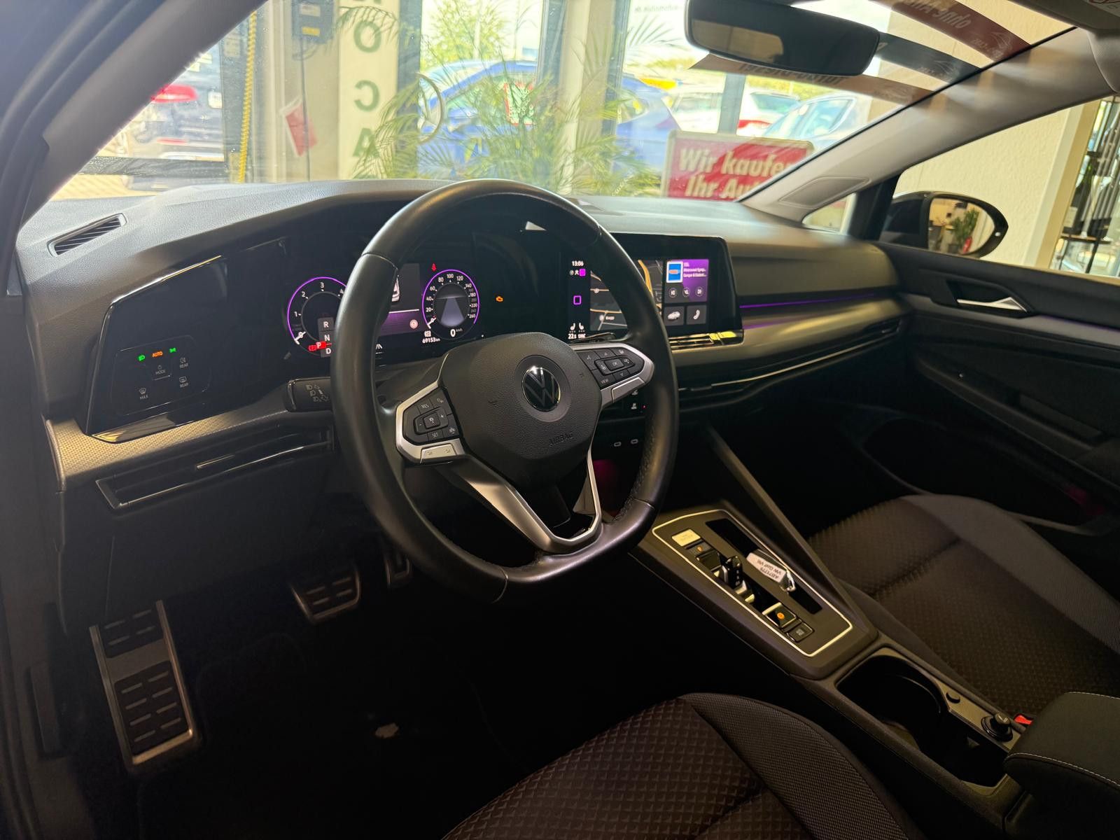 Fahrzeugabbildung Volkswagen Golf VIII Lim. Active/AHK/SCHECKHEFT/NAVI/KAMERA