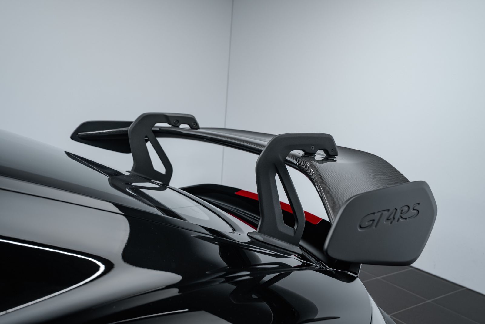 Fahrzeugabbildung Porsche 718 Cayman GT4 RS WEISSACH/PCCB/LIFT/CARBON